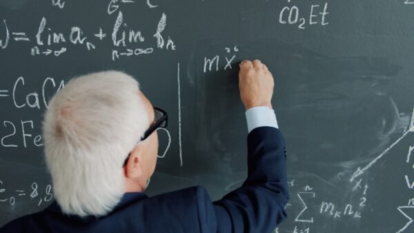 Comment choisir le bon professeur particulier pour son enfant : critères et étapes clés